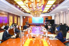 他从识别若干无争议的共识课题入手